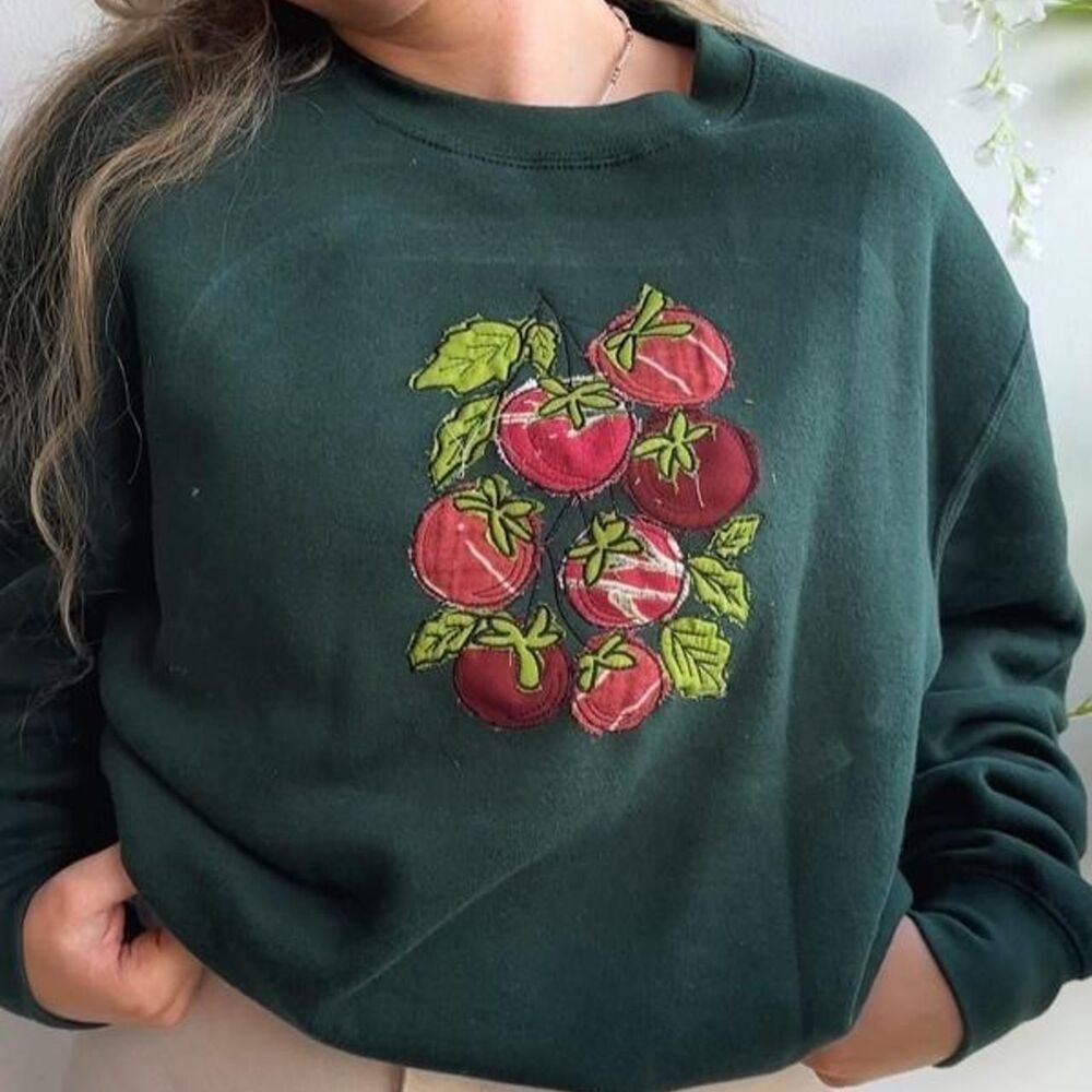 NWT Patchwork Embroidered Tomato Appliqué Forest Green Crewneck Sweatshirt - Picture 3 of 8